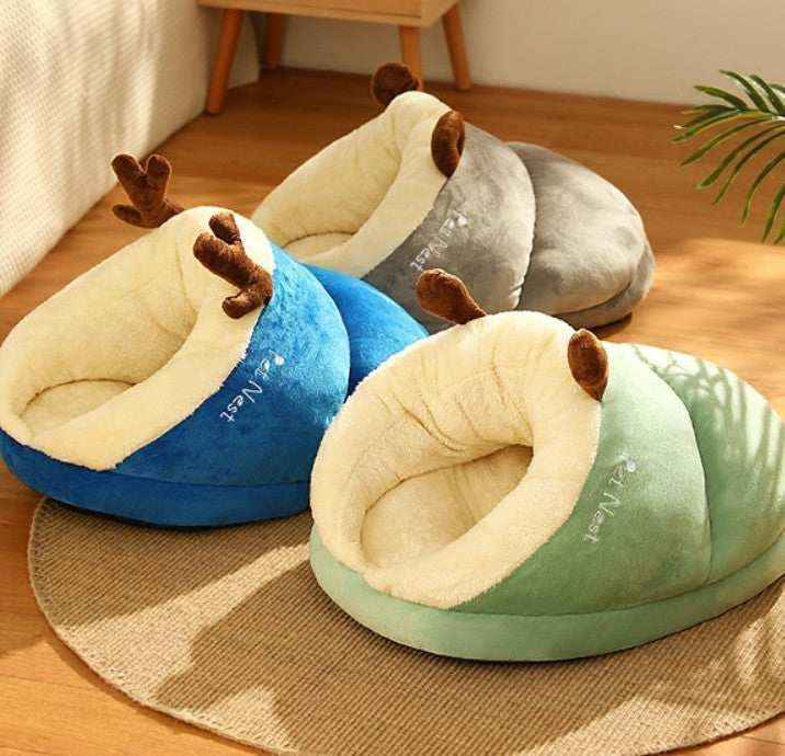 Cuccia Imbottita per Cani e Gatti "Elk" con Design Cornetti di Renna by Dog Moda